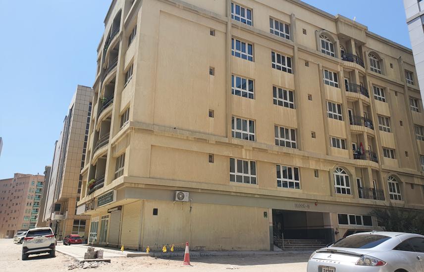 Shop For rent 25k Near Shababul Khan Café Al Khan